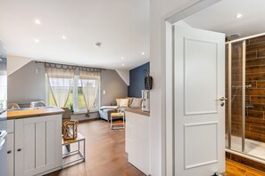 Interior - Holiday Apartment 'See' with Lake View, Shared Terrace and Wi-Fi (Friedrichswalde)
