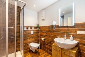 Shower, hair dryer, towels - Holiday Apartment 'See' with Lake View, Shared Terrace and Wi-Fi (Friedrichswalde)