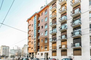 Exterior - Gino Studio - Metro M1 - Rembrandt 45 (Milan)