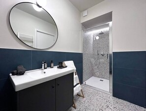 Hair dryer - Vitrail Studio - Metro M1 - Rembrandt 45 (Milan)
