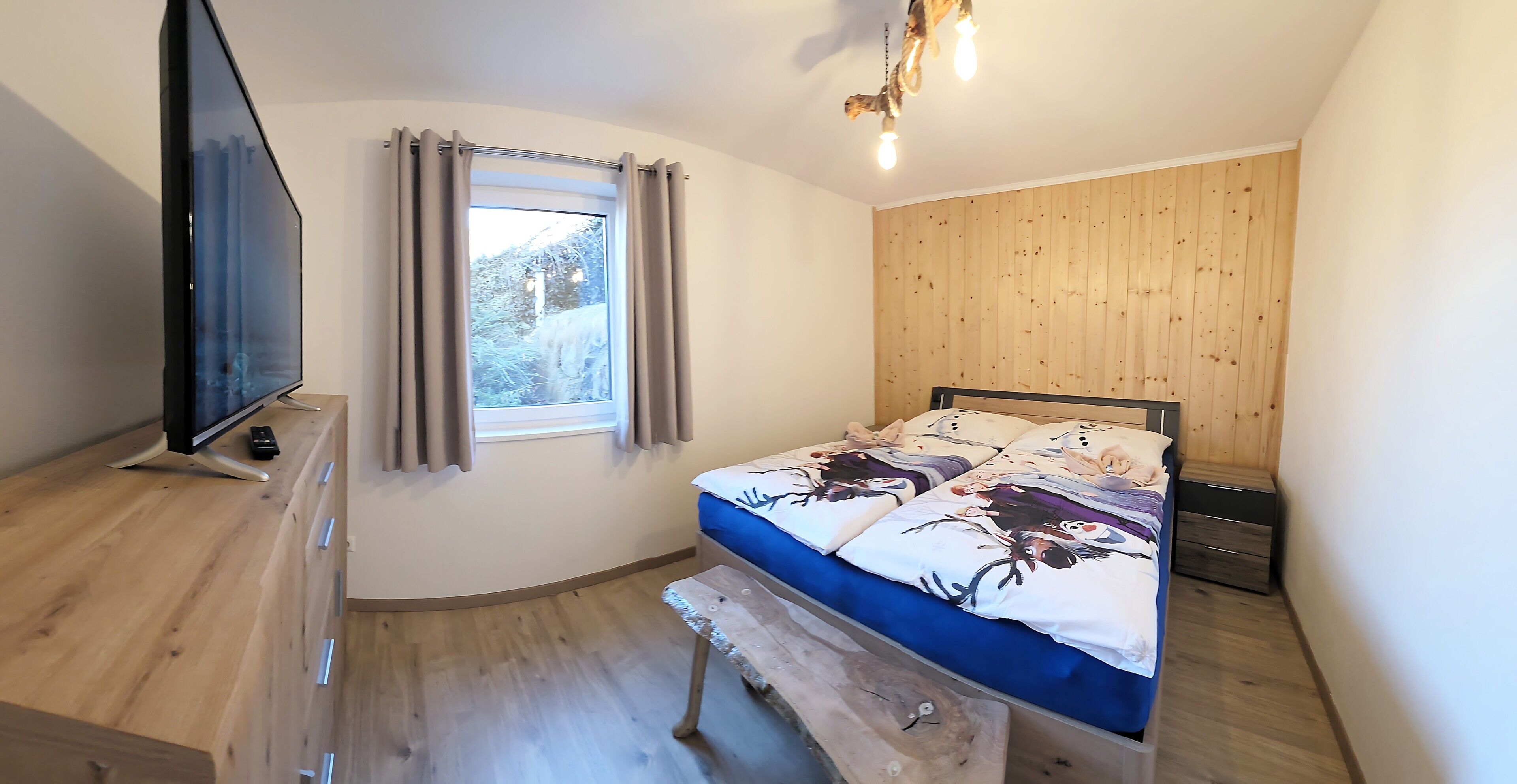 2 slaapkamers, een strijkplank/strijkijzer, wifi, beddengoed