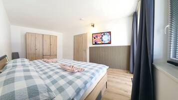 2 quartos, ferros/tábuas de passar roupa, Wi-Fi, roupa de cama