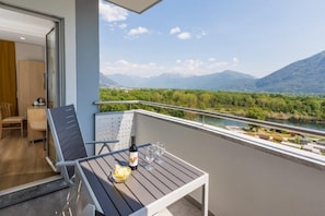 Standard-Doppelzimmer, Seeblick | Zimmersafe, Verdunkelungsvorhänge, kostenloses WLAN