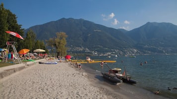 Aan een privéstrand, een strandbar