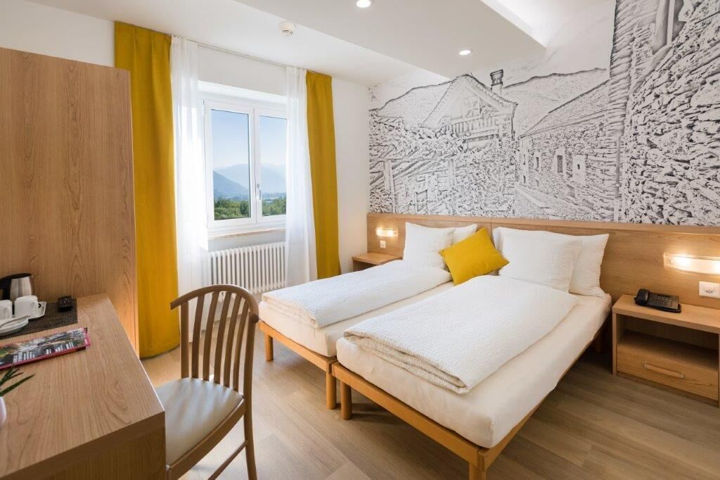 In-room safe, blackout drapes, free WiFi