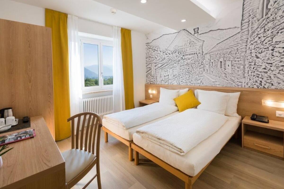 In-room safe, blackout drapes, free WiFi