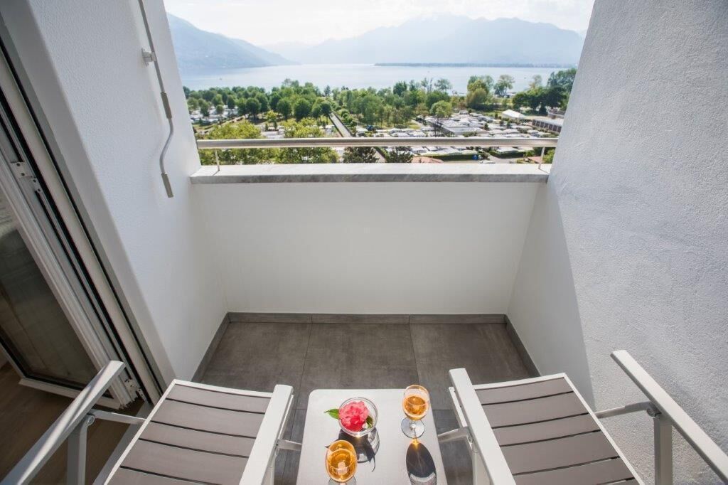 Chambre Double Deluxe, balcon, vue lac | Coffres-forts dans les chambres, rideaux occultants, Wi-Fi gratuit