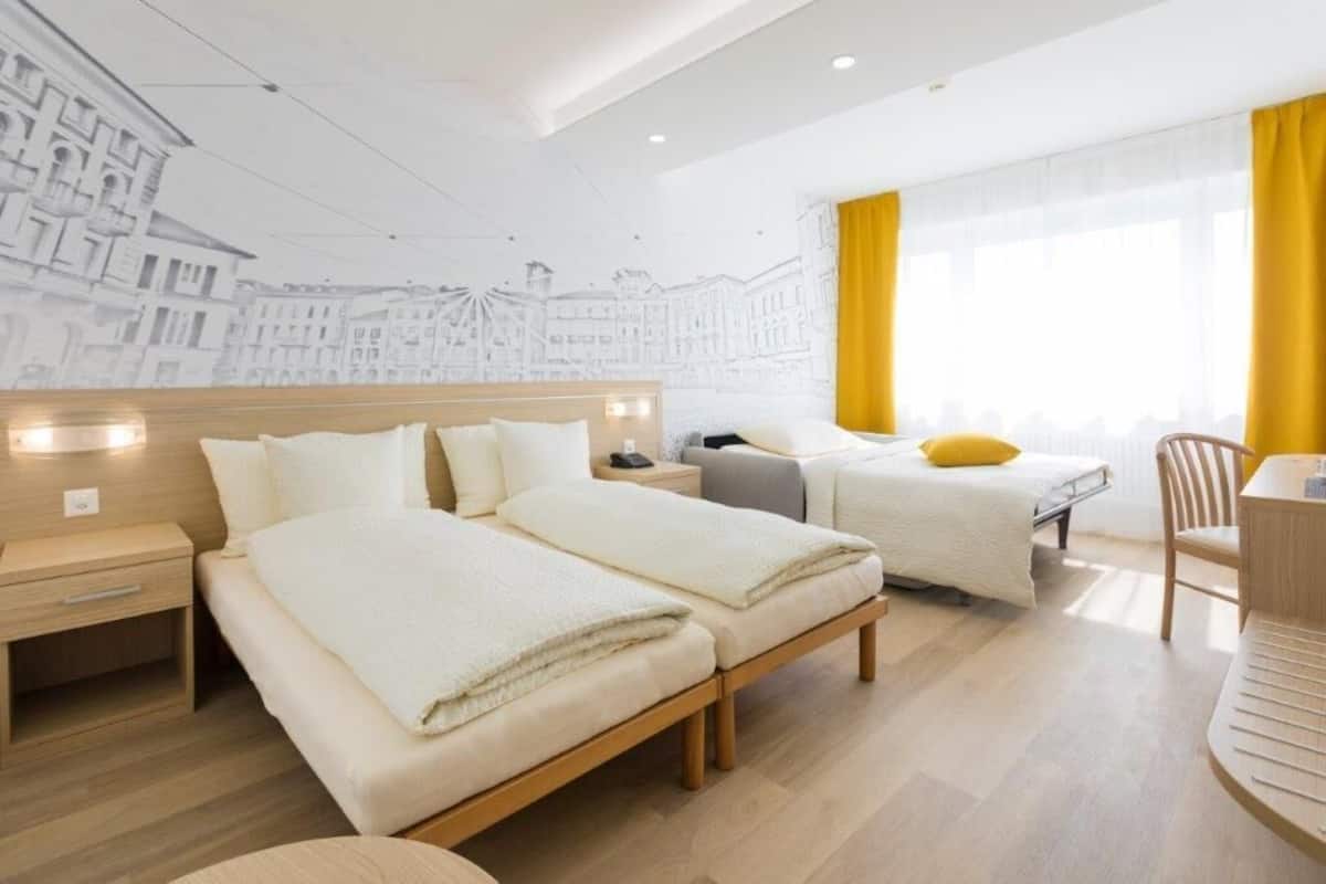 Deluxe Double Room, Balcony, Lake View | In-room safe, blackout drapes, free WiFi