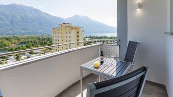 Standard-Doppelzimmer, Seeblick | Zimmersafe, VerdunkelungsvorhÀnge, kostenloses WLAN