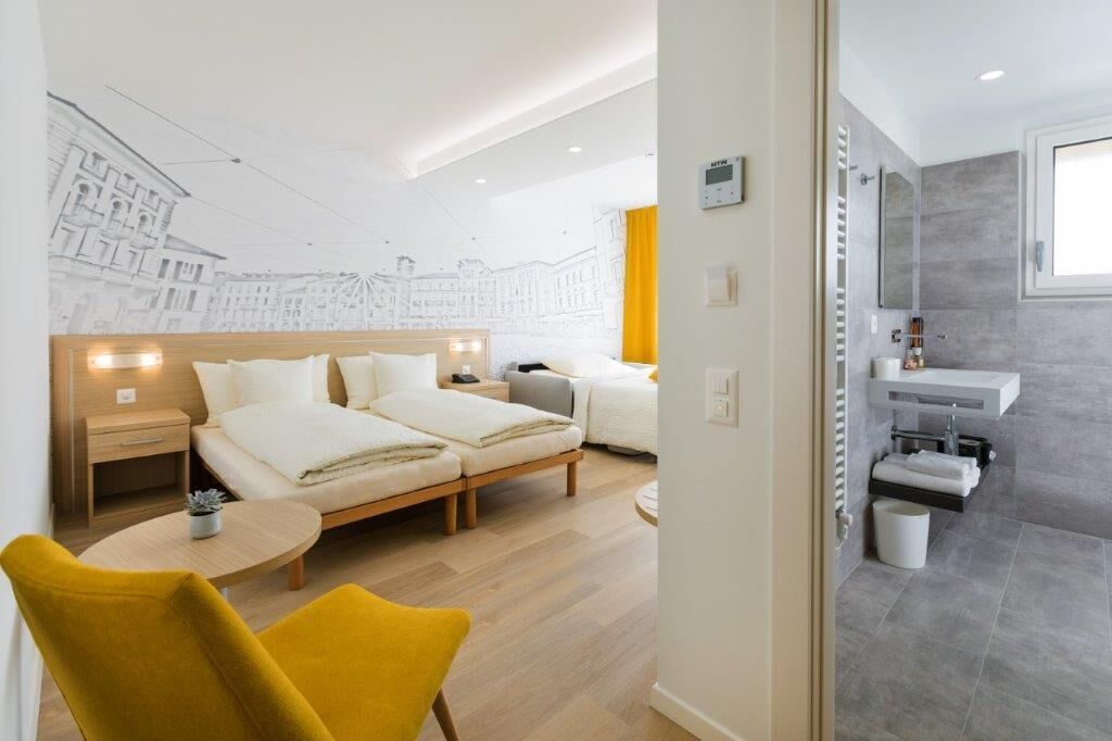 Phòng đôi Deluxe, ban công, quang cảnh hồ | Két bảo mật tại phòng, màn/rèm cản sáng 