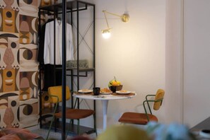 Dining - Auguste Studio - Metro M1 - Rembrandt 45 (Milan)