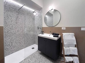 Hair dryer - Auguste Studio - Metro M1 - Rembrandt 45 (Milan)