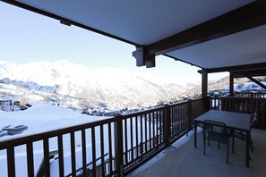 تناول الطعام بالخارج