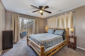 3 bedrooms, desk, iron/ironing board, free WiFi - • Spacious 3BD Near TOWN | Hot Tub + Pool Access • (Gatlinburg)