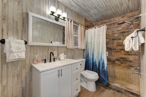 Hair dryer, towels - • Spacious 3BD Near TOWN | Hot Tub + Pool Access • (Gatlinburg)