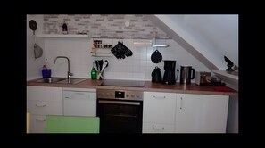 ثلاجة، ميكروويف، فرن، موقد طهي مسطح