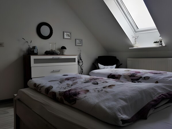 3 bedrooms, iron/ironing board, WiFi, bed sheets