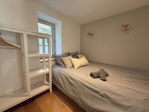 1 Schlafzimmer, Bügeleisen/Bügelbrett
