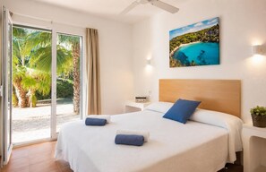 5 bedrooms, iron/ironing board, WiFi, bed sheets - Villa Binipaco - Five Bedroom Villa, Sleeps 10 (Binibeca)