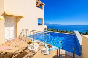 Pool - Villa Aurora - Three Bedroom Villa, Sleeps 6 (Mparmpati)