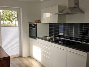 Refrigerador, horno, parrilla de estufa y lavavajillas 