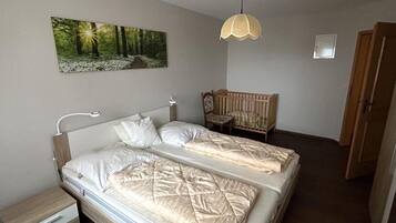 4 bedrooms, WiFi, bed sheets