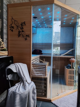 Sauna. “Domaine du Houx” Guest Room
