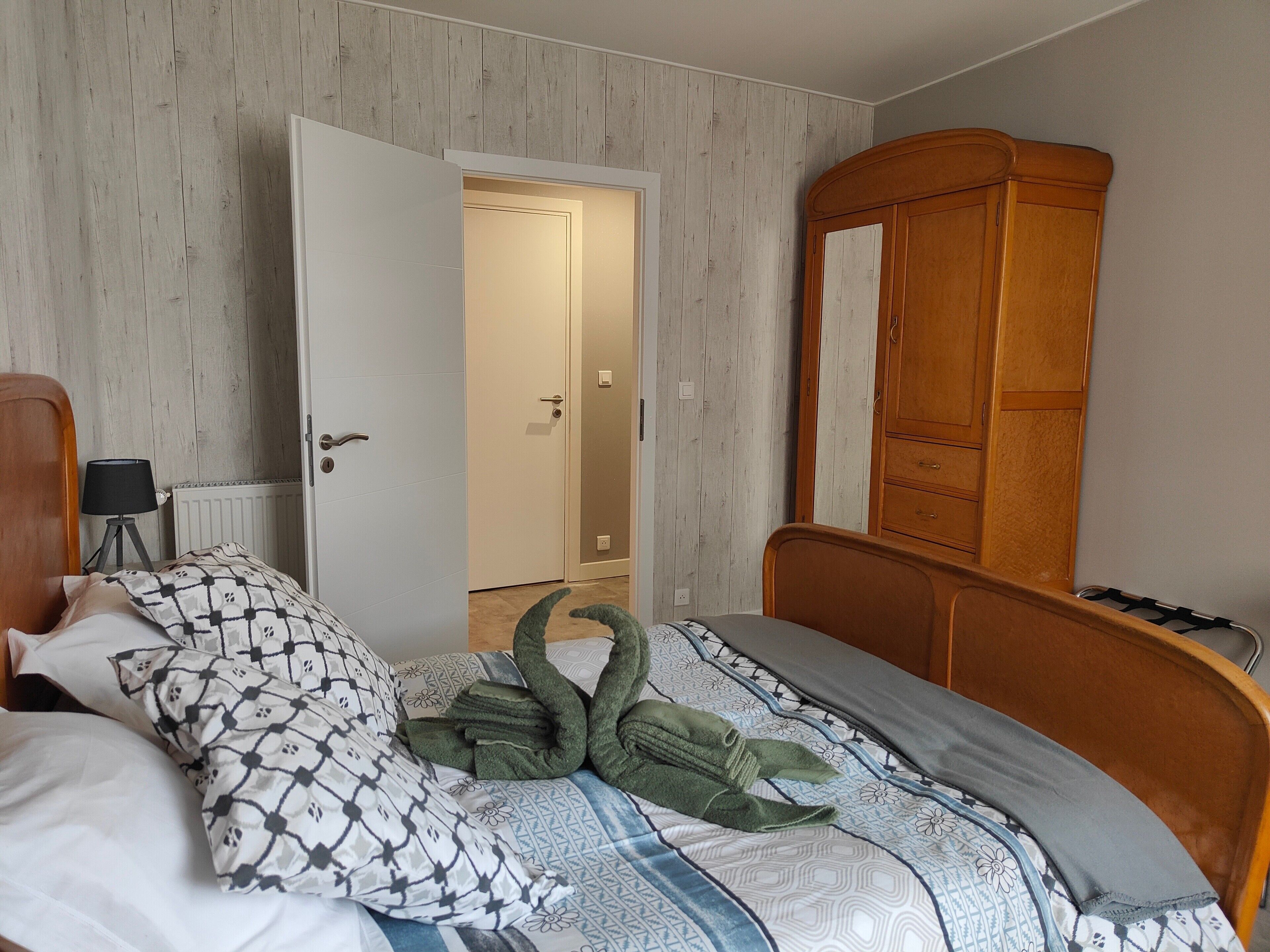 2 chambres, fer et planche à repasser, Wi-Fi, draps fournis