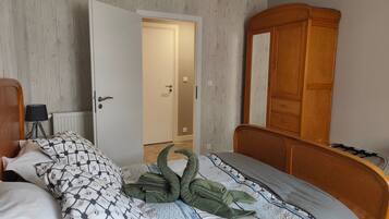 2 chambres, fer et planche à repasser, Wi-Fi, draps fournis