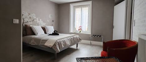 1 chambre, fer et planche Ă repasser, Wi-Fi, literie fournie