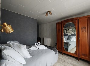 1 bedroom, desk, iron/ironing board, WiFi - La diligence de la poste – Furnished T2 at Domaine Du Bouleau with Air Conditioning (La Vôge-les-Bains)