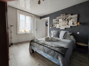 1 غرفة نوم ومكواة/لوح كي وواي فاي وملاءات أسرّة