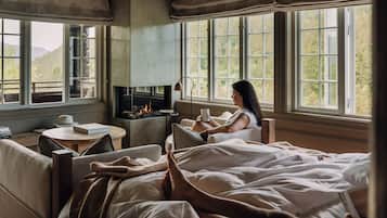 Suite – premium, utsikt mot høyde | Strykejern/-brett og wi-fi (inkludert)