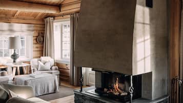 Suite presidencial, balcón, vistas al mar | Tabla de planchar con plancha y wifi gratis