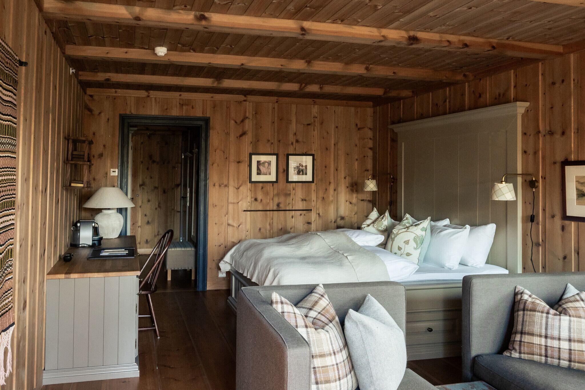 Kahden hengen superior-huone, parveke, näköala mäelle | Silitysrauta/-lauta, ilmainen Wi-Fi