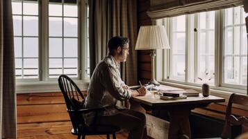 Suite presidencial, balcón, vistas al mar | Tabla de planchar con plancha y wifi gratis