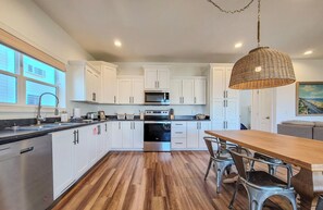 Fridge, microwave, stovetop, dishwasher - Blue Crab Bungalow – Stay, Play, Repeat! (Surf City)