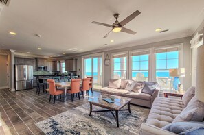 Smart TV, books - Inn Luxury South | Luxe Life by the Sea (Surf City)