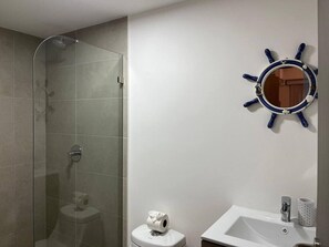 Appartement, 2 chambres, accessible aux personnes à mobilité réduite, balcon | Salle de bain