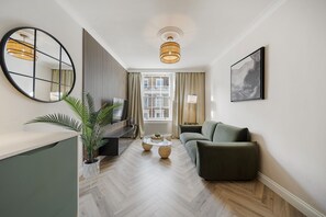 TV - Devonshire Terrace - 2 Bedroom Apartment (London)