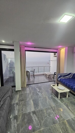 Appartement, balkon, uitzicht op zee | Woonruimte