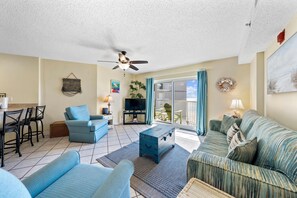 公寓式客房, 多张床 (Tradewinds 1106 - Austin Family Retre) | 起居区