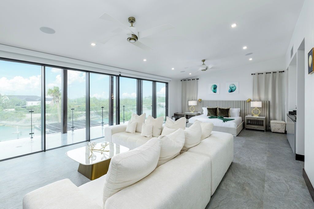 7 habitaciones, tabla de planchar con plancha y acceso a internet 