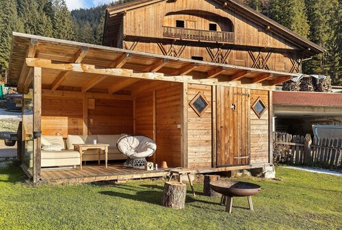 Appartement « Burgerhof Dolomiten » avec vue sur la montagne, terrasse commune et Wi-Fi
