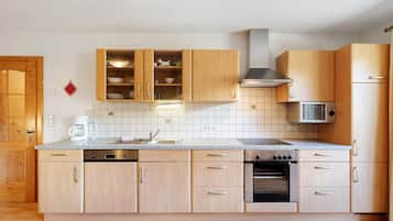 KĂŒhlschrank, Mikrowelle, Ofen, Herdplatte