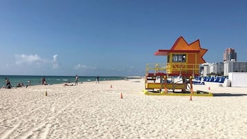 In Strandnähe, weißer Sandstrand