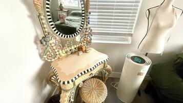 Deluxe-Apartment | Schreibtisch, laptopgeeigneter Arbeitsplatz, Bügeleisen/Bügelbrett