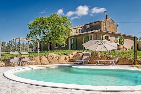 Pool. Country House 'Il Casale di Zoe' with Mountain View, Private Pool and Wi-Fi
