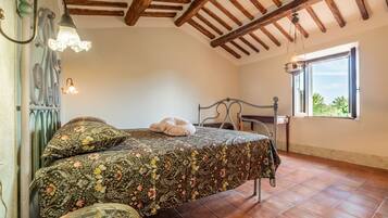 5 bedrooms, WiFi, bed sheets