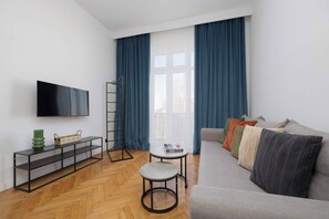 TV, offices - Spacious Apartment | 3 Bedrooms | Parking | Close to PGE (Warszawa)